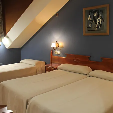 埃尔卡斯特洛酒店 酒店 蓬费拉达