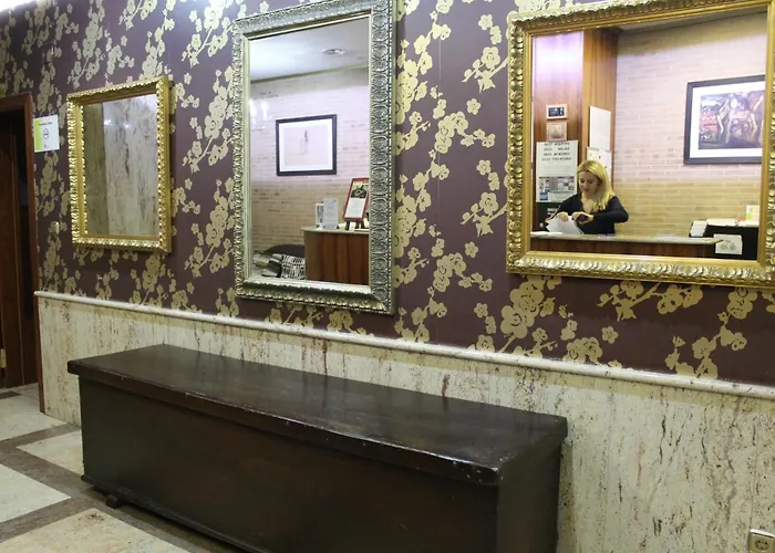 ホテル エル カスティージョ ポンフェラダ