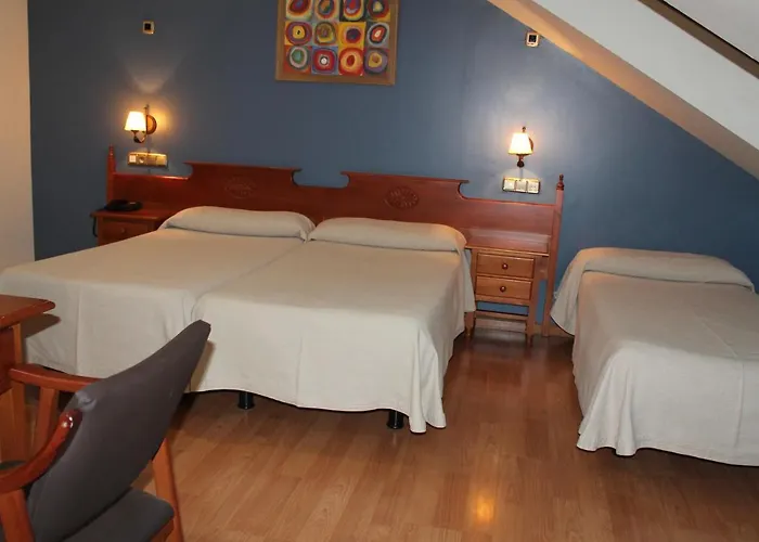 ホテル エル カスティージョ ポンフェラダ